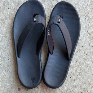 Bike kepa Kai black flip flops l. Men’s size 11.